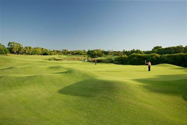 澳大利亚黄金海岸布里斯班·5球8晚 - 阳江保利银滩高尔夫套票-海滨高尔夫旅游1球1晚套餐