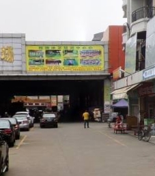 金湖广场-商业步行街 - 全国335座高尔夫球场实时预订-高球爱好者一站式订场平台