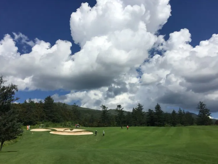 丽江玉龙雪山·1球1晚 - 全国335座高尔夫球场实时预订-高球爱好者一站式订场平台