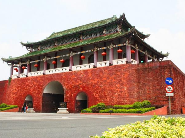 迎恩门城楼 - 高尔夫1球1晚特惠套票-星际高球联盟精选旅游套餐