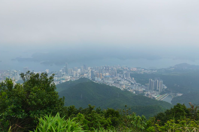 鹏城第一峰 - 全国335座高尔夫球场实时预订-高球爱好者一站式订场平台