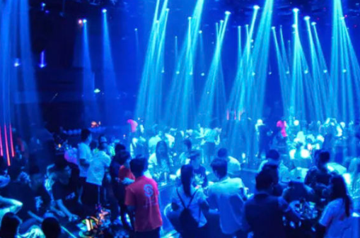 领潮派对酒吧（乐从大道店） - 高尔夫1球1晚特惠套票-星际高球联盟精选旅游套餐