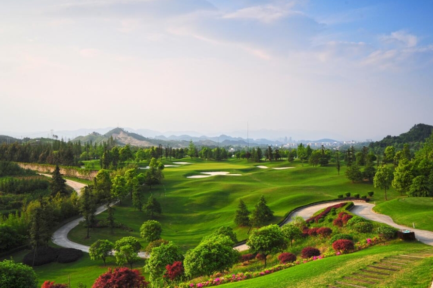 桂林山水/乐满地·2球1晚 - 高尔夫1球1晚特惠套票-星际高球联盟精选旅游套餐