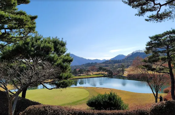 济州岛火山/伊利希安·2球2晚 - 深圳观澜湖高尔夫订场服务-广东专业高尔夫预订平台