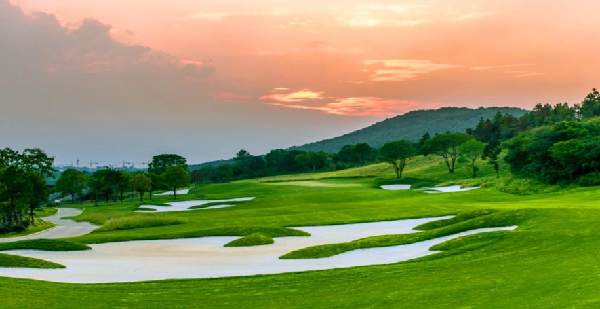 昆明滇池湖畔·1球1晚 - 高尔夫1球1晚特惠套票-星际高球联盟精选旅游套餐