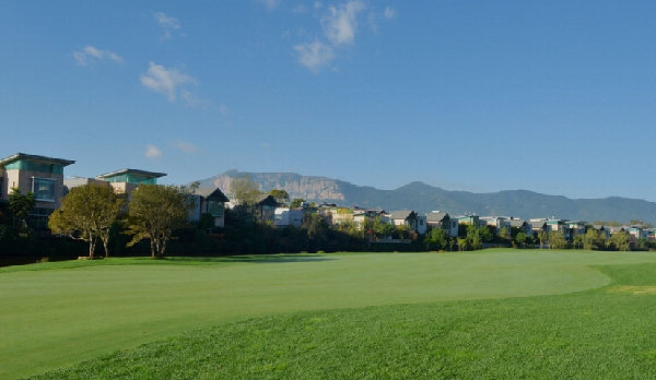 昆明滇池湖畔·1球1晚 - 全国335座高尔夫球场实时预订-高球爱好者一站式订场平台