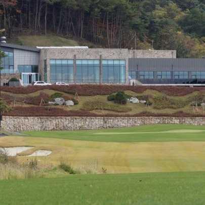 内藏山高尔夫球会