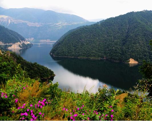 漫湾百里长湖景区 - 星际高球联盟-中国精英人士高尔夫旅游度假实景