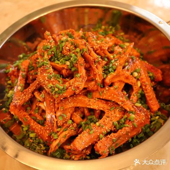 杨大师鸭爪爪特色火锅店(紫金广场店) - 星际高球联盟-中国精英人士高尔夫旅游度假实景