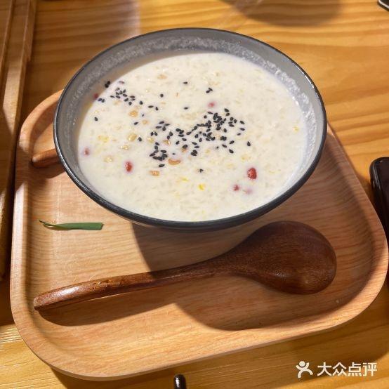 勺子米线·滇味传统过桥米线(四方街店) - 星际高球联盟-中国精英人士高尔夫旅游度假实景
