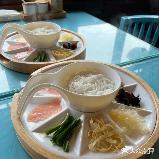 霍比特城堡旅拍过桥米线(阅古楼私享分店) - 星际高球联盟-中国精英人士高尔夫旅游度假实景