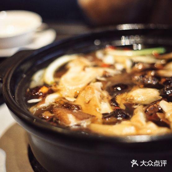 青山菌煮·野生菌火锅和烤肉 - 星际高球联盟-中国精英人士高尔夫旅游度假实景