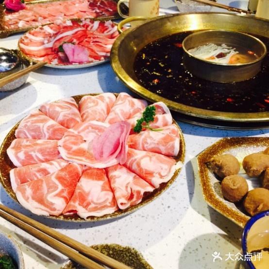 佬革命红色主题火锅(天富春城店) - 星际高球联盟-中国精英人士高尔夫旅游度假实景