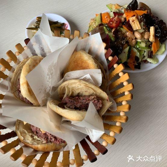 闫家驴肉老店(华电一校店) - 星际高球联盟-中国精英人士高尔夫旅游度假实景