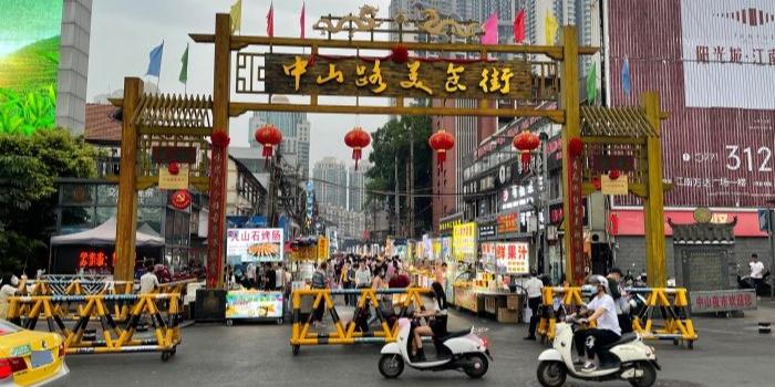 中山路夜市(南宁中山路万象汇店) - 星际高球联盟-中国精英人士高尔夫旅游度假实景