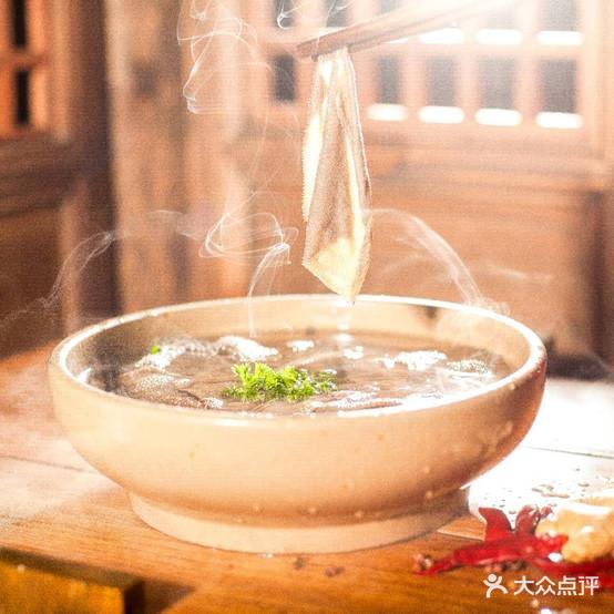 吴忠小龙坎老火锅(红宝店) - 星际高球联盟-中国精英人士高尔夫旅游度假实景