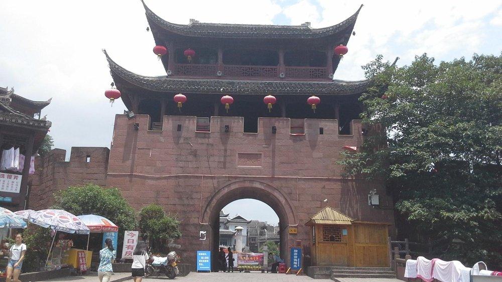 凤凰古城西门城楼 - 星际高球联盟-中国精英人士高尔夫旅游度假实景