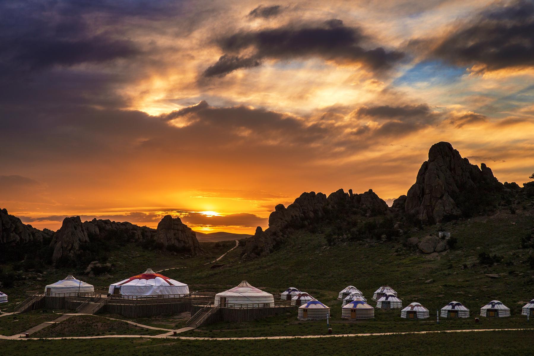 乌里雅斯太山景区 - 星际高球联盟-中国精英人士高尔夫旅游度假实景